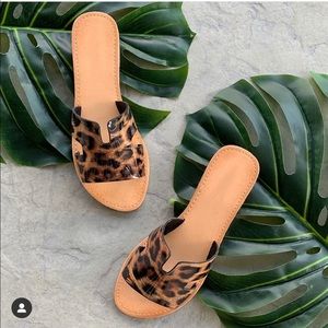SALE❤️Leopard print H cutout slide on sandals tan